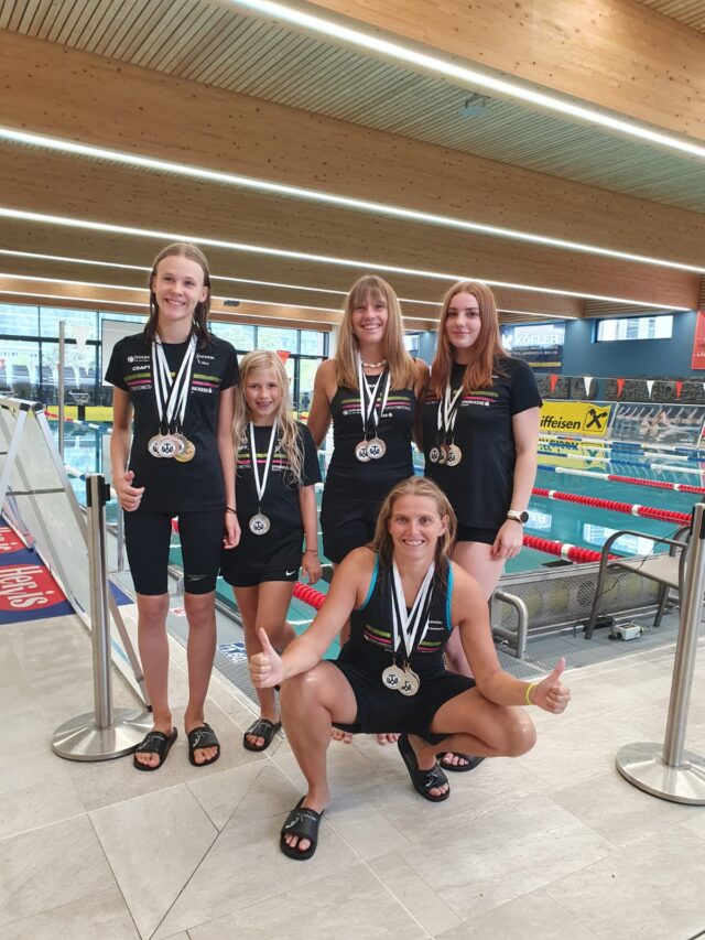 Die 5 Schwimmerinnen des Tri-X-Kufstein mit 14 Medaillen